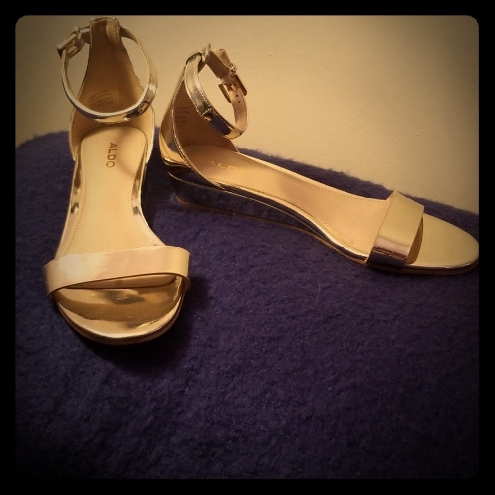 Gold open-toed sandles
